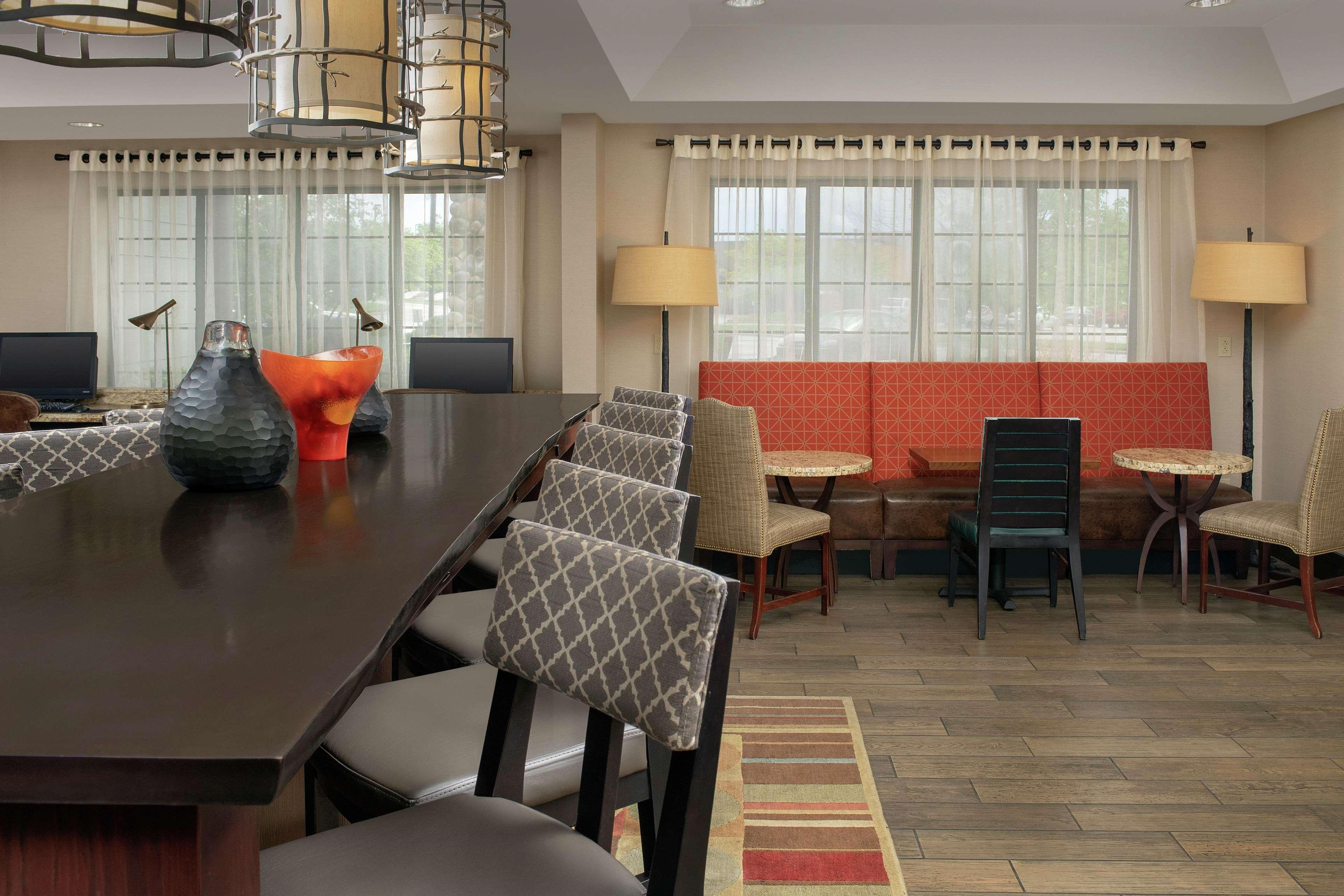 Hampton Inn Kansas City The Legends Interior photo