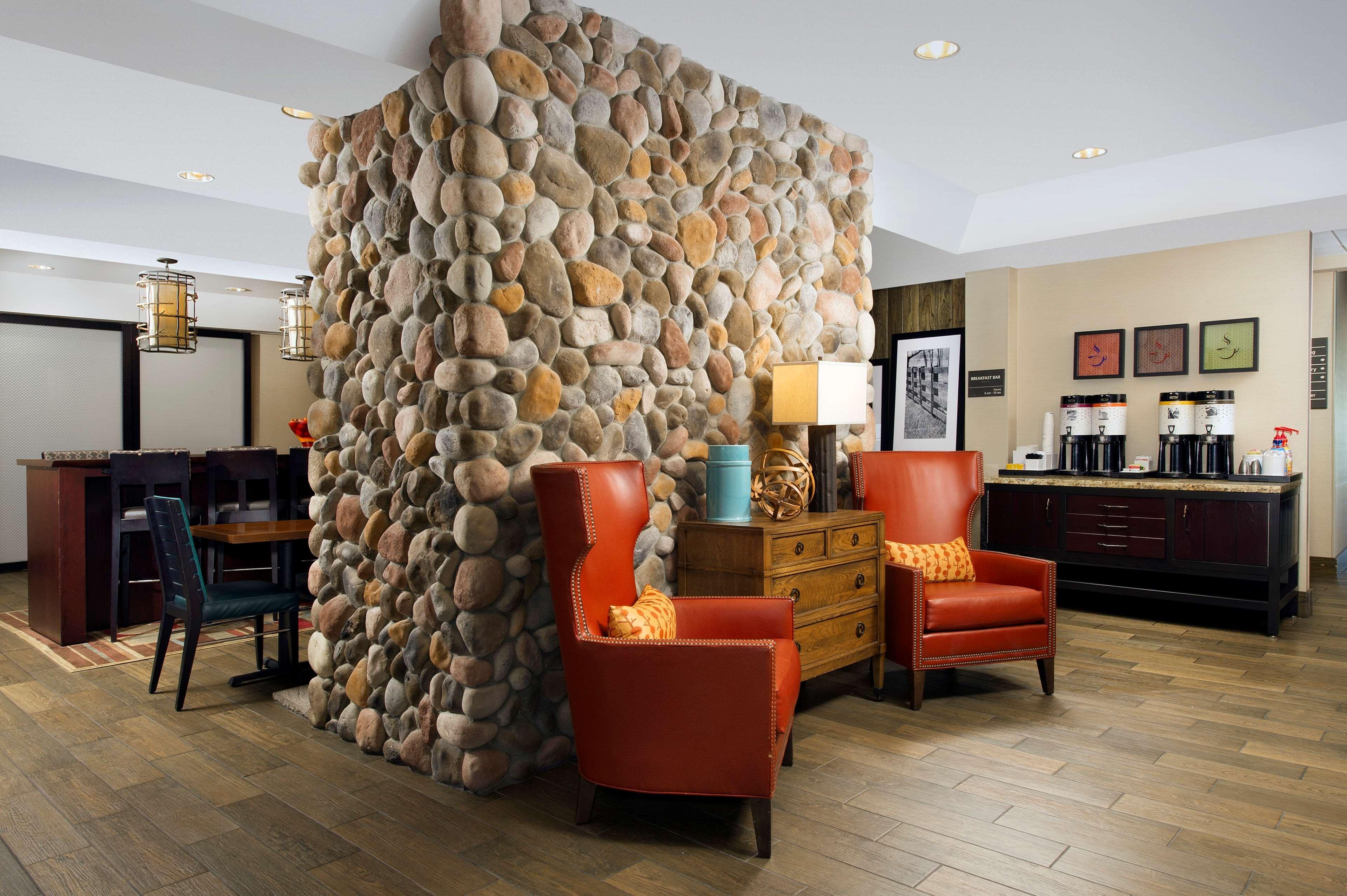 Hampton Inn Kansas City The Legends Interior photo