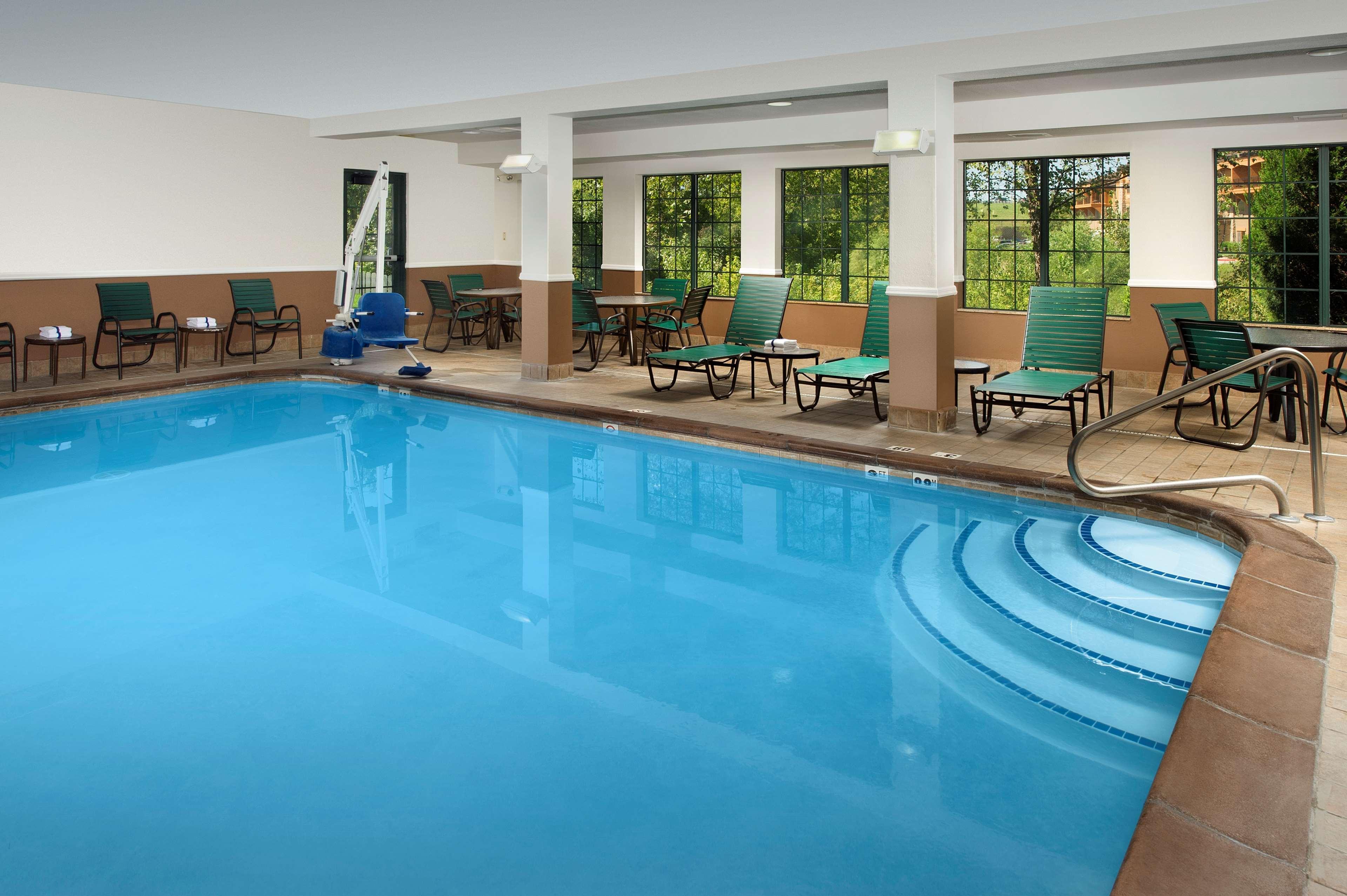 Hampton Inn Kansas City The Legends Facilities photo